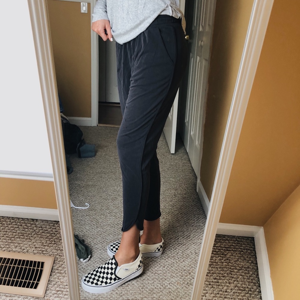AE Cropped Joggers